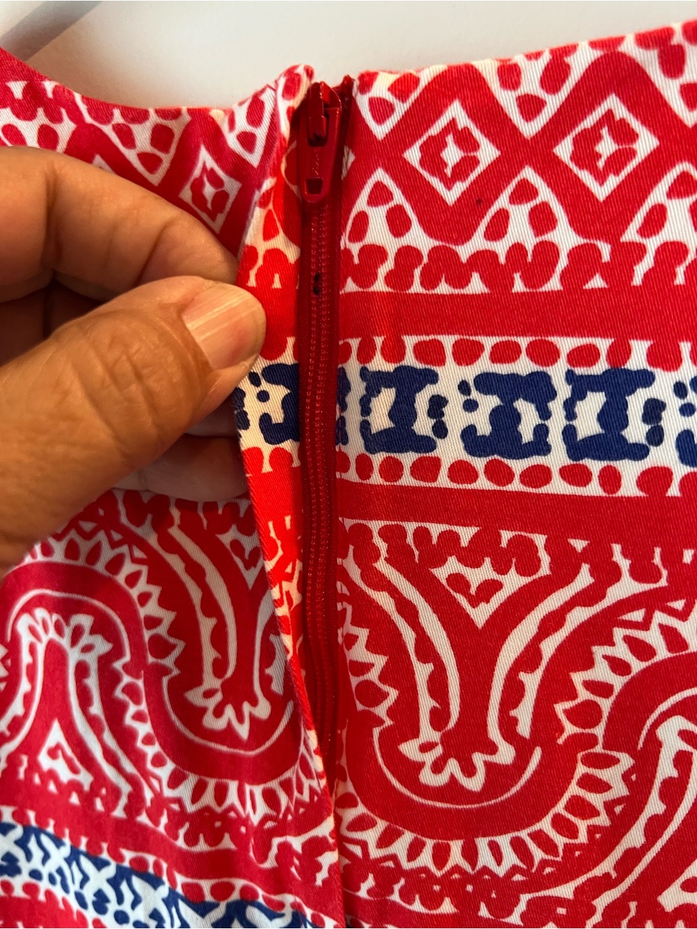 Vineyard Vines Red & Navy Sleeveless Patterned Shift Dress. Size 12 - Picture 4 of 9